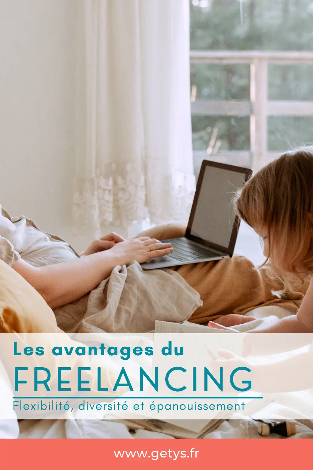 freelance travaille avec sa fille à ses côtés