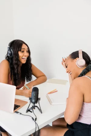 reussir-interview-podcast 2 femmes en interview de podcast
